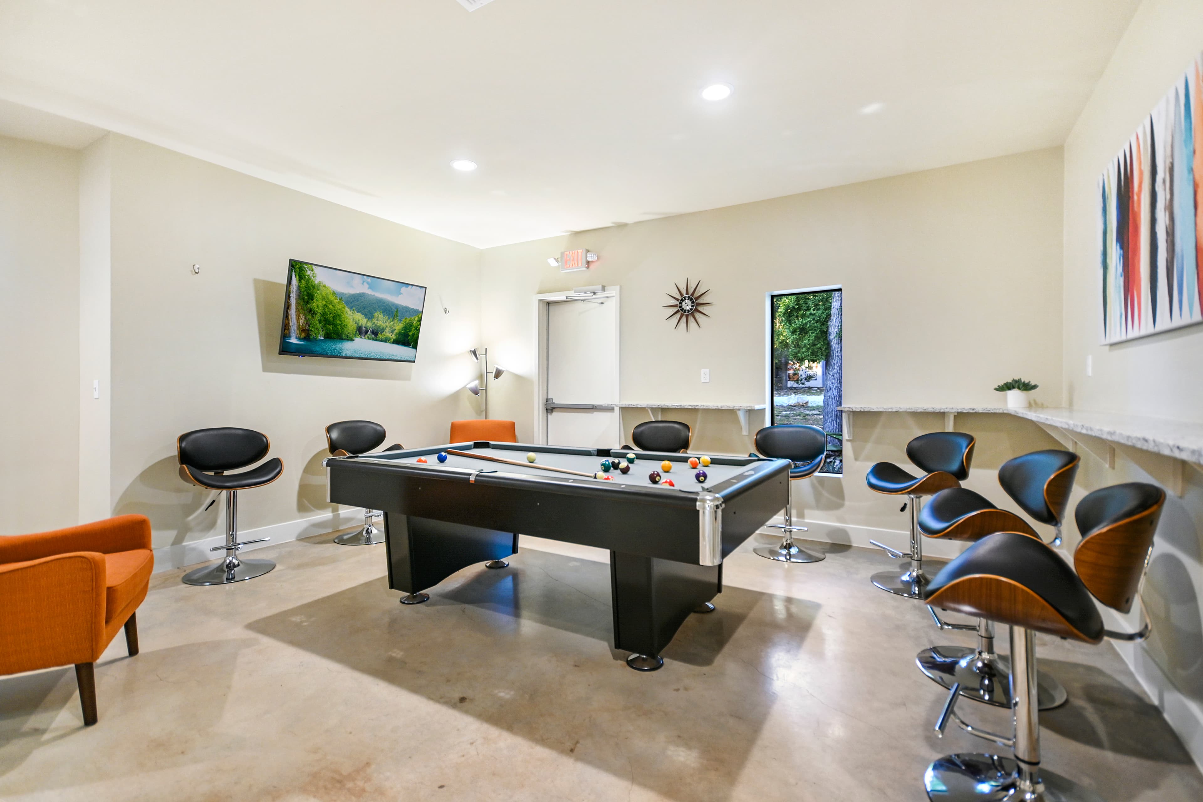 Modern Groom's Lounge