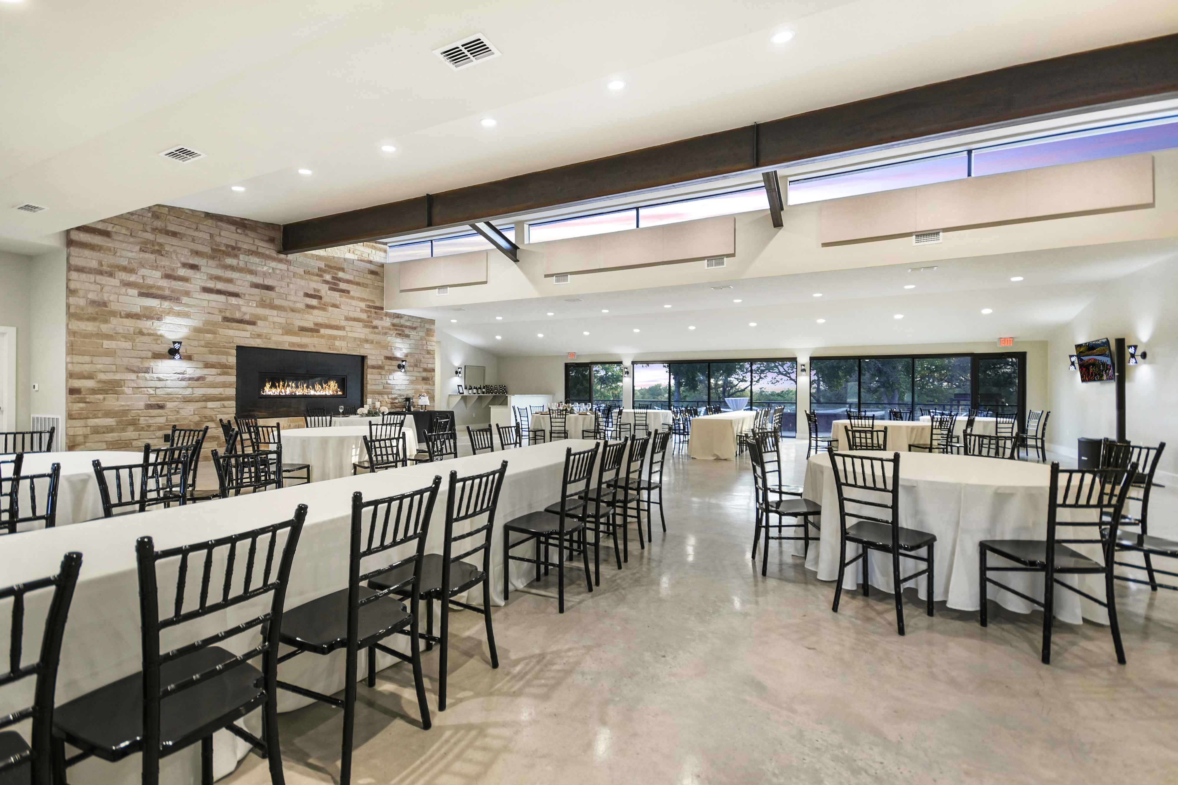 Prima Vista modern reception hall set for a corporate dinner event